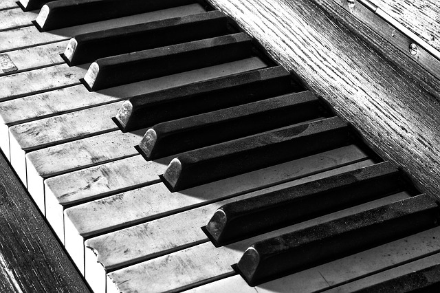 piano keys, dirty, dusty, needs cleaned